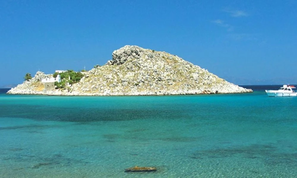 Έχασε τη ζωή του στην προσπάθεια να δέσει σκάφος σε βράχο της νησίδας “Νίμος” Σύμης